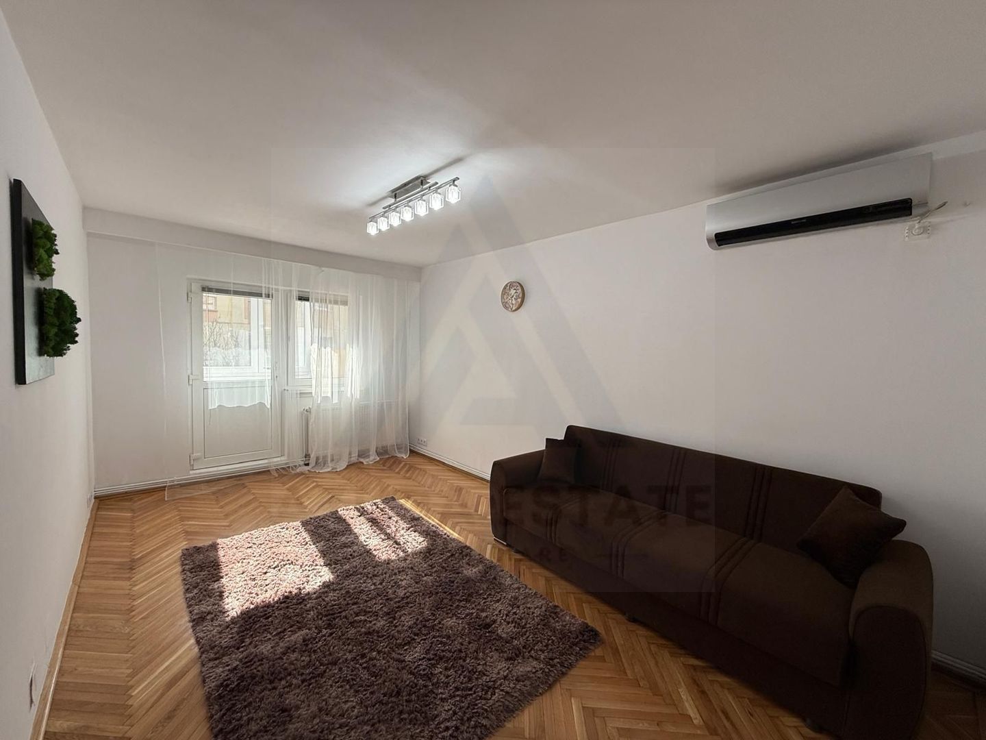 Apartament 4 camere 2 bai 2 balcoane decomandat Etaj 2/4  Valea Aurie - Poză 5