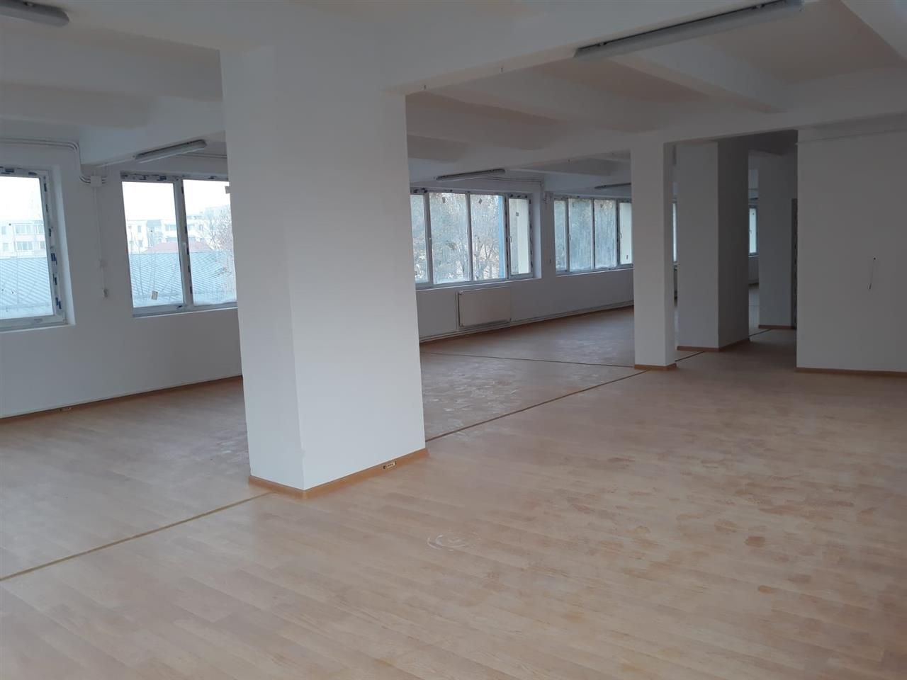 Incepe afacarea ta prospera in unul din aceste Spatii comerciale, Tractorul - Poză 8