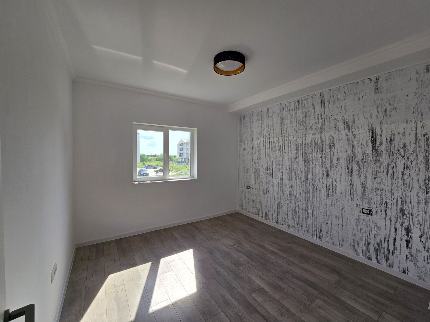 Apartament 3 camere, Zona Torontalui, Nemobilat, Bloc Nou, Loc de parcare inclus - Poză 4