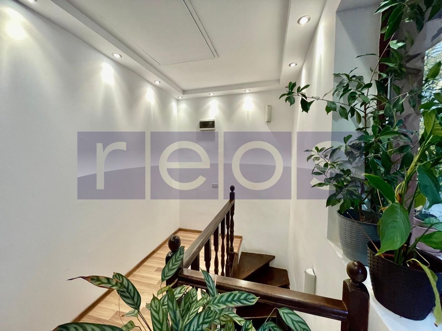 VANZARE VILA ELEGANTA BANU MANTA PIATA VICTORIEI 170MP 5 CAMERE 3 BAI - Poză 8