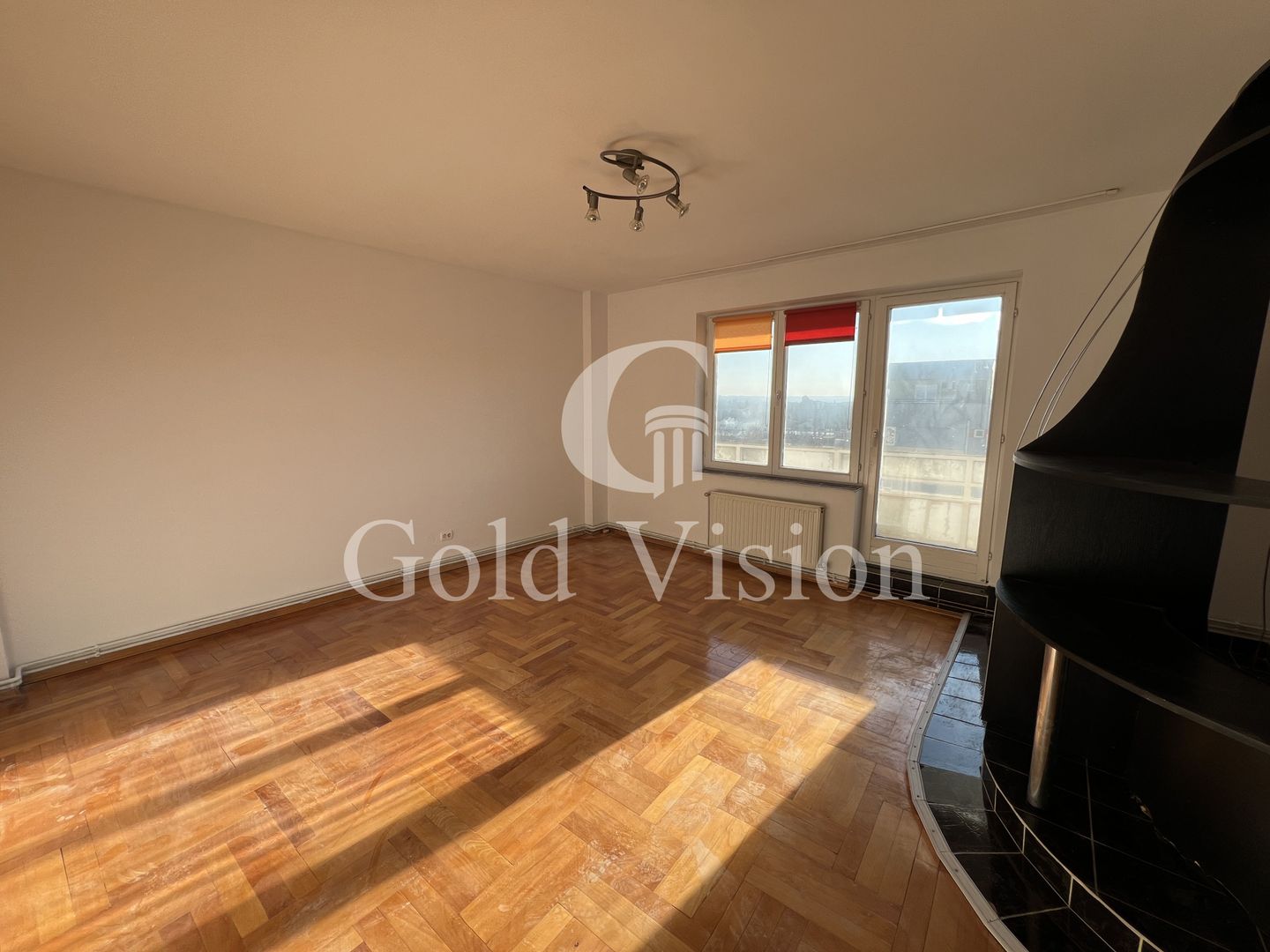 Apartament cu 3 camere, etajul 5/6, decomandat, zona Unirii - Poză 1