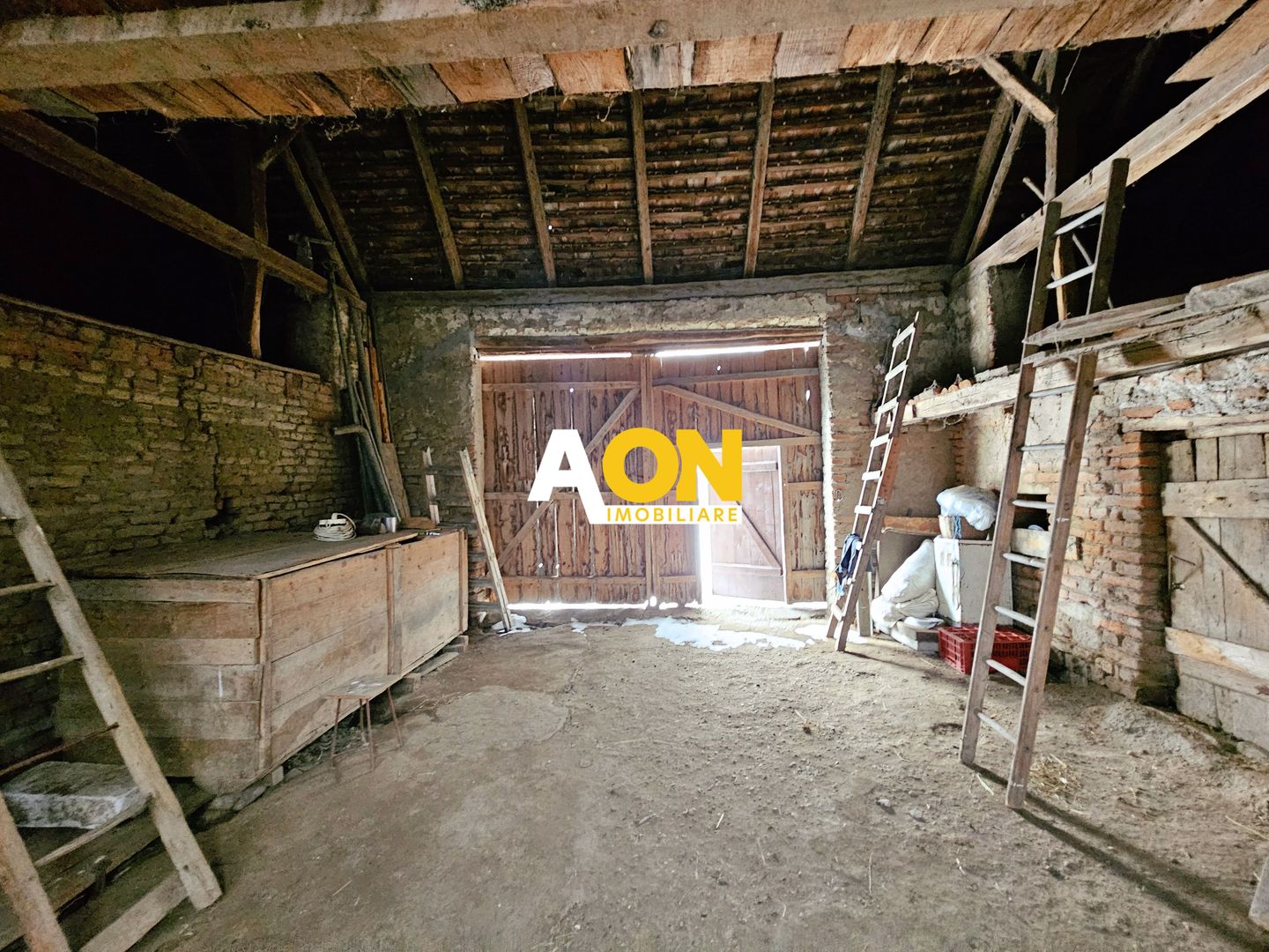 Casă traditională, 3 camere, 1766 mp teren, la asfalt, Vintu de Jos - Poză 4