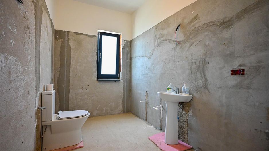 Casa personalizabila,pe un singur nivel,  pod mansardabil,pozitie cu liniste - Poză 13
