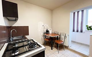 Apartament cu 3 camere de vanzare in zona Rogerius, Oradea - Poză 12