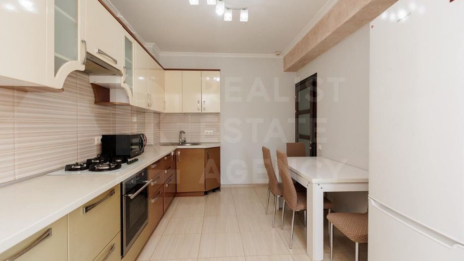 Vânzare, apartament, 2 camere, strada Valea Trandafirilor, Botanica - Poză 1