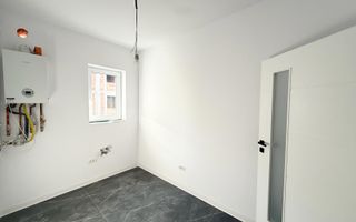 Disponibil imediat. Etaj 1. Bucatarie inchisa. Loc de parcare. Drum asfaltat. - Poză 3