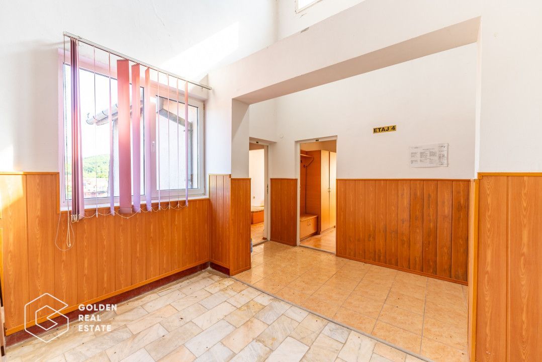 Cladire cu 24 camere, langa Castelul Regal Savarsin - Poză 19