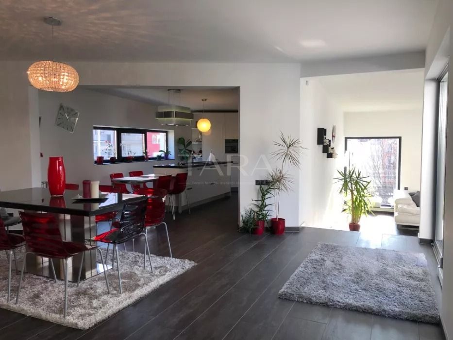 Vila deosebită cu 6 camere, piscină și grădină amenajată – Florești. - Poză 2