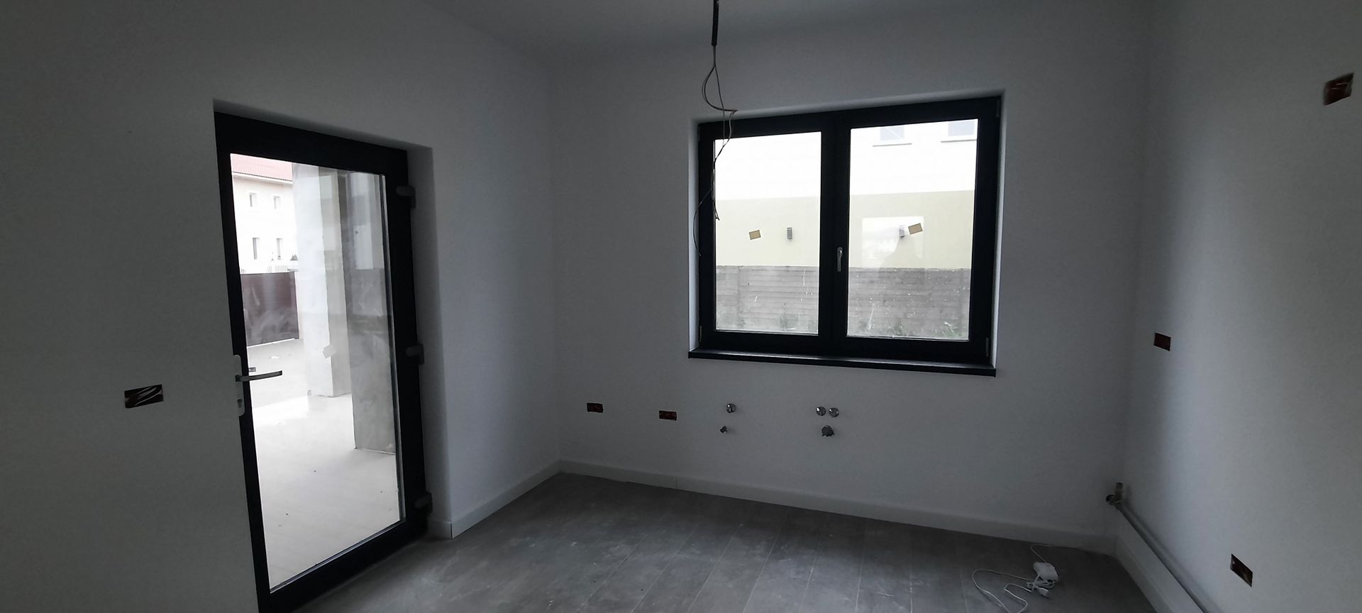 Duplex la cheie despartit prin garaj - Poză 15