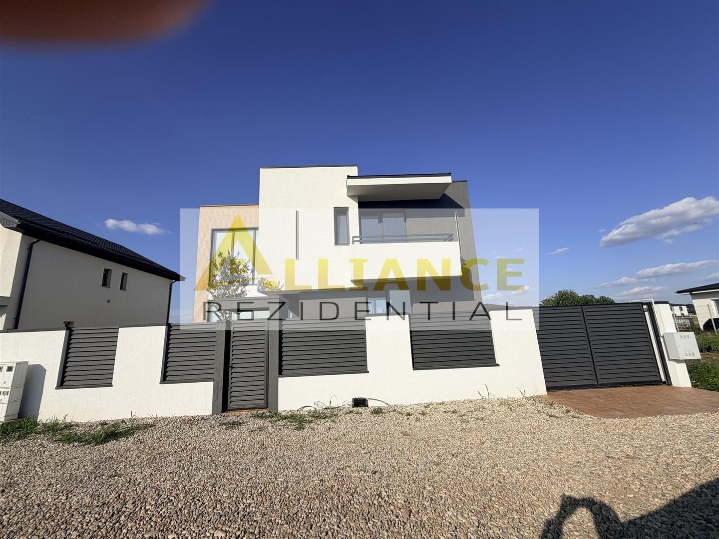 Casă individuală 4 camere  3 băi 145 mp utili ! - Poză 1