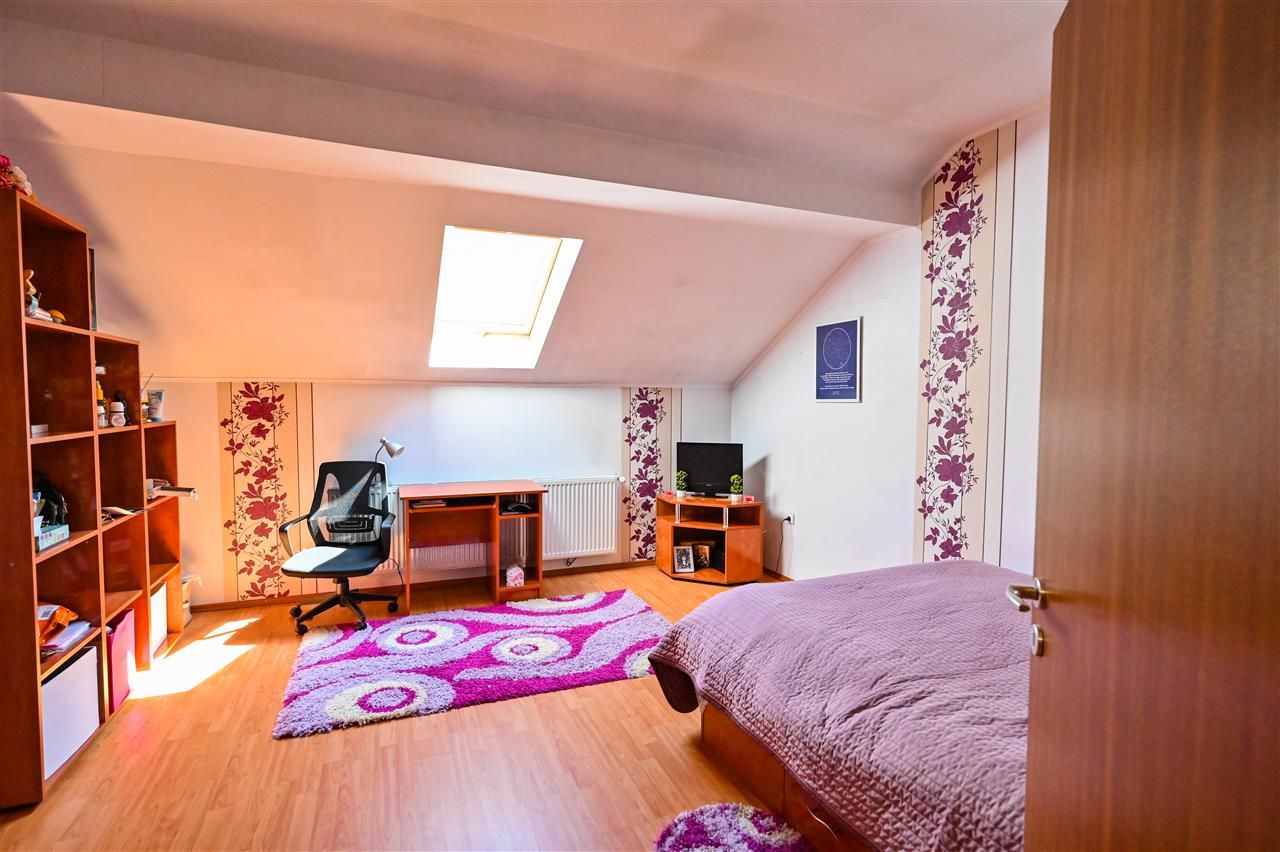 Vila cu 1.500 mp teren, gradina amenajata, linistita zonare,  Halchiu, Brasov - Poză 15