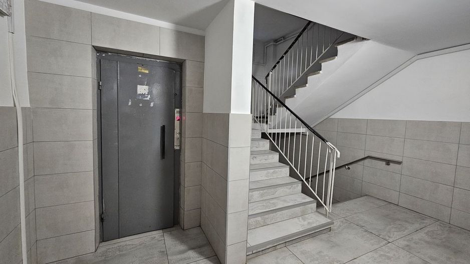 De vanzare - elegant, renovat complet - 3 camere la Calea Vacaresti - Poză 14