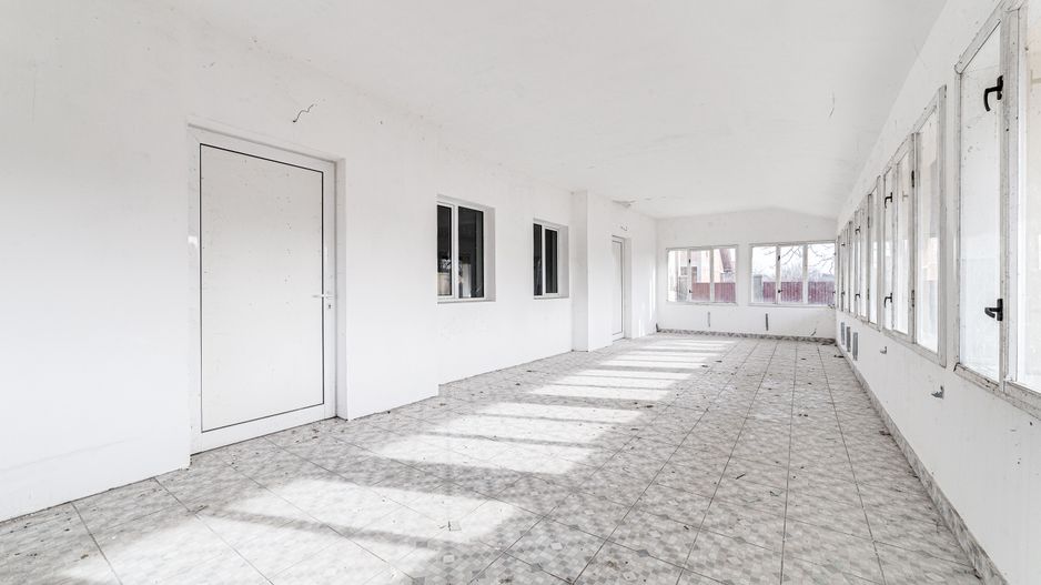 Casă spațioasă, cu 4 dormitoare în Șofronea. - Poză 2