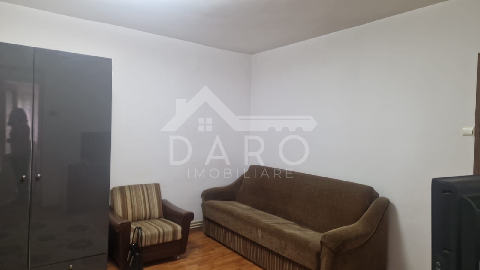 Inchiriez apartament cu o camera pe strada Gloriei - Poză 1