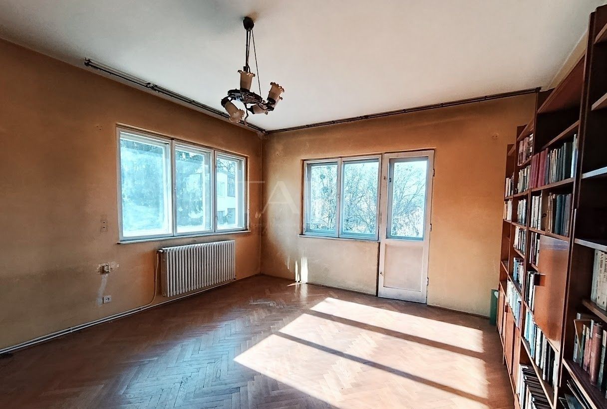 Apartament generos cu 4 camere și garaj inclus, zona Centrala - Poză 3