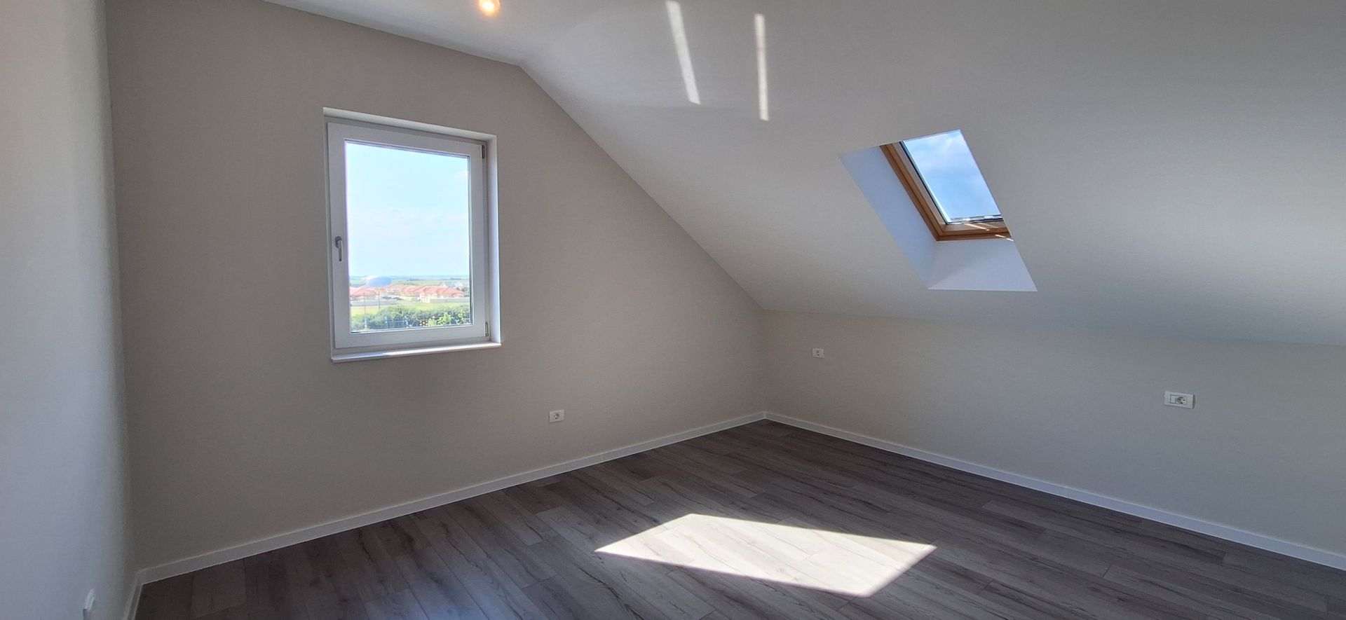 Apartament cu 3 camere si 2 locuri de parcare - Poză 13