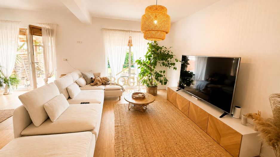 BG174-Duplex Premium-Mobilat,Utilat,4 camere,gazon,garaj-Giroc - Poză 13