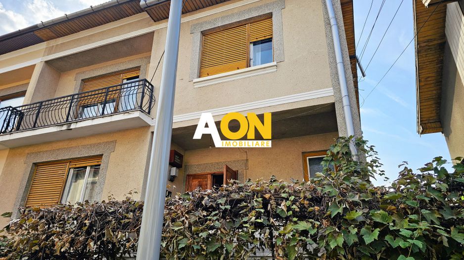 Casa tip duplex, 4 camere, garaj. Cetate, zona HCC - Poză 1