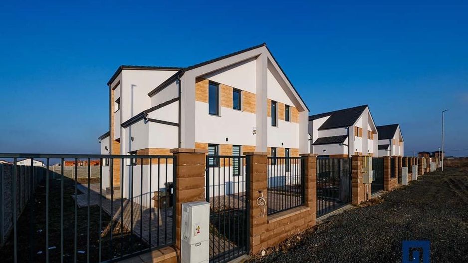 Duplex cu 4 camere si teren generos de 352 mp – Mosnita Noua - Poză 37