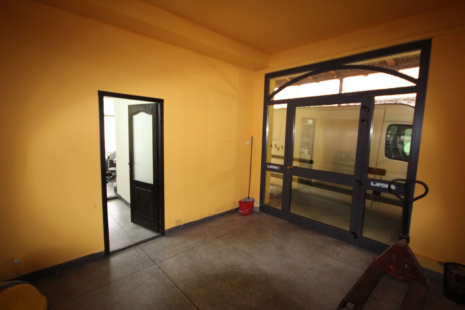 Imobil  cu destinatie mixta - Poză 20