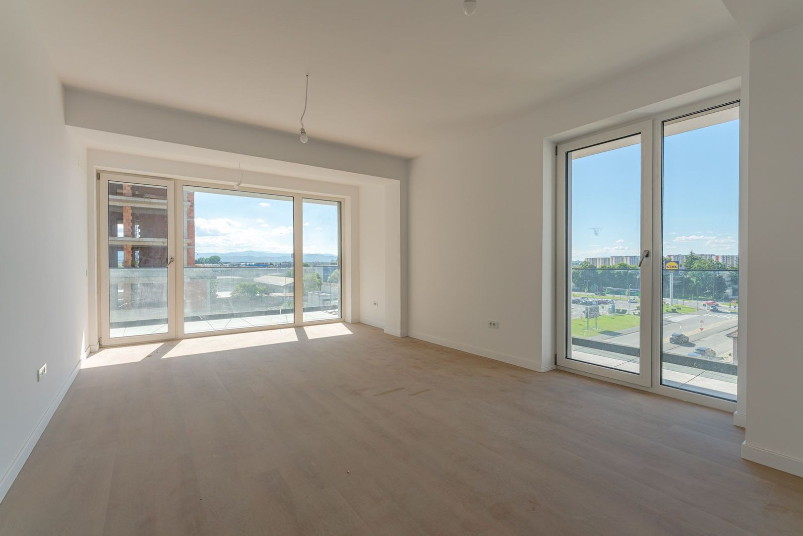 Apartament 2.5 Camere Sala Polivalentă | 59 mp Util + 18 mp Balcon - Poză 4