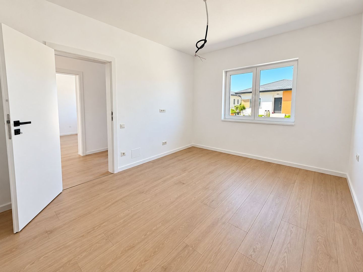 VILĂ INDIVIDUALĂ PE PARTER – 4 CAMERE, POMPĂ DE CĂLDURĂ, CURTE 160 MP - Poză 5