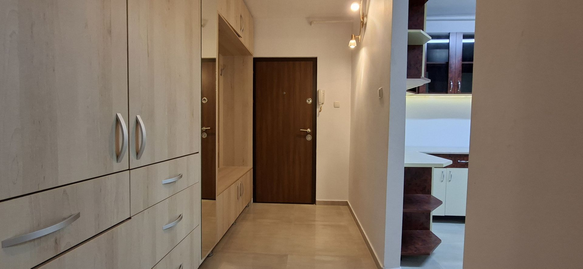 Apartament de inchirat cu 4 camere + garaj- Torontalului - Poză 1