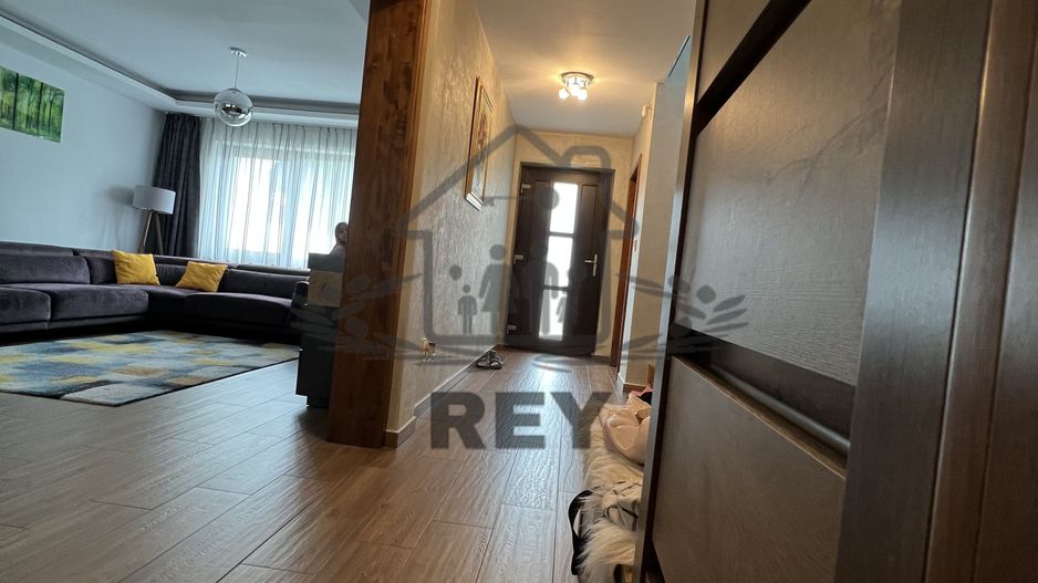 Casă de tip triplex la vânzare 6 camere /Șelimbăr /Secția 1 de Poliție - Poză 7