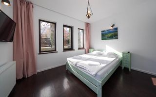 Vilă spațioasă de vânzare în Predeluț, Bran | 2000mp - Poză 20