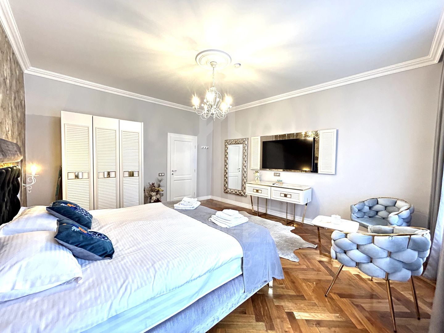 Apartament renovat, cu garaj și pivnițe, în Centrul Istoric al Sibiului - Poză 7