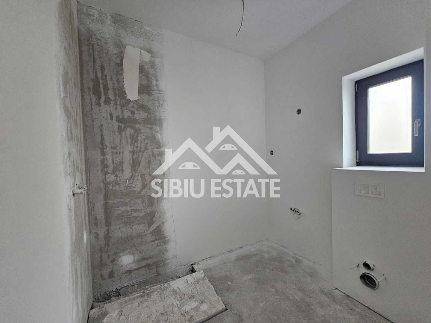 Casa Sibiu, Poplaca 4 camere, 3 bai, terasa si curte NOU - Poză 11