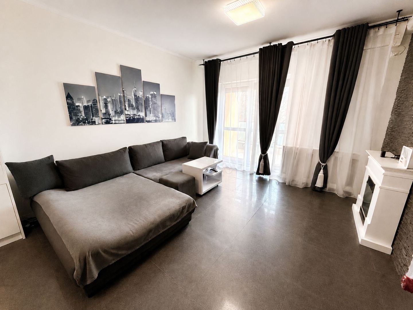 Apartament 3 camere, Decomandat, et.2- langa parcul Copou - Poză 2