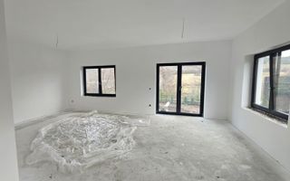 Casa Sibiu, Poplaca 4 camere, 3 bai, terasa si curte NOU - Poză 5