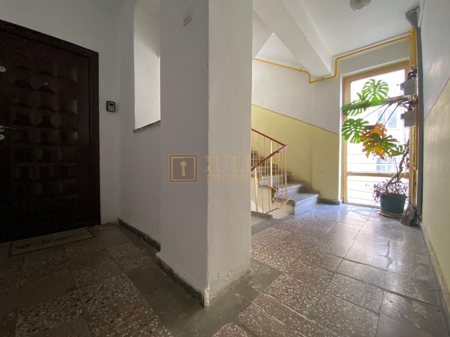 2 dormitoare, centrala proprie, bucatarie inchisa. Piața Libertatii. - Poză 21