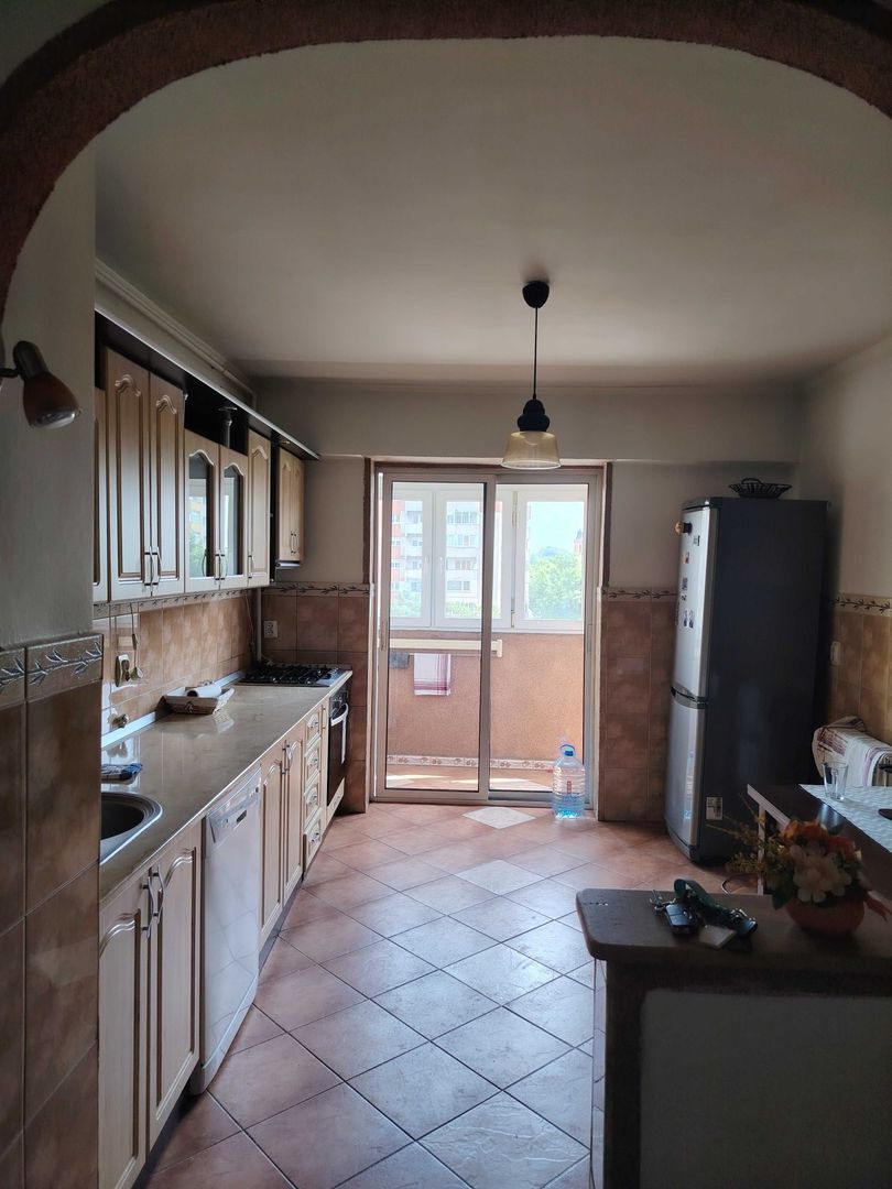 BRASADAS vinde ap 2 cam etaj 4/8,in zona SOARELUI. - Poză 1