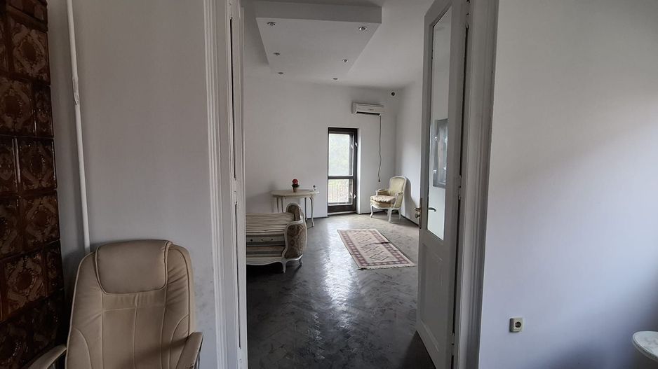 Se vinde etajul 1 si mansarda | Vile interbelica | 13 Septembrie - Poză 16