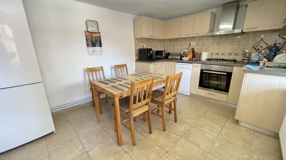 Casa cu teren frumos si garaj zona Mehala - Poză 14