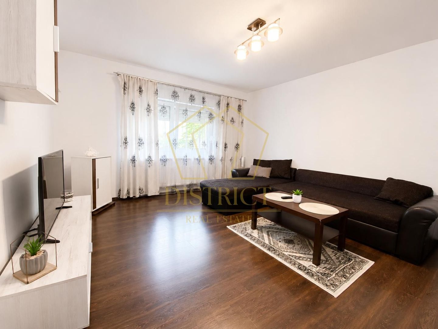 Apartament cu 3 camere | Spitalul Judetean - Poză 1