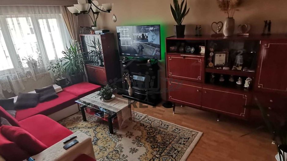 Apartament 3 camere de vânzare zona V. Aron - Poză 2