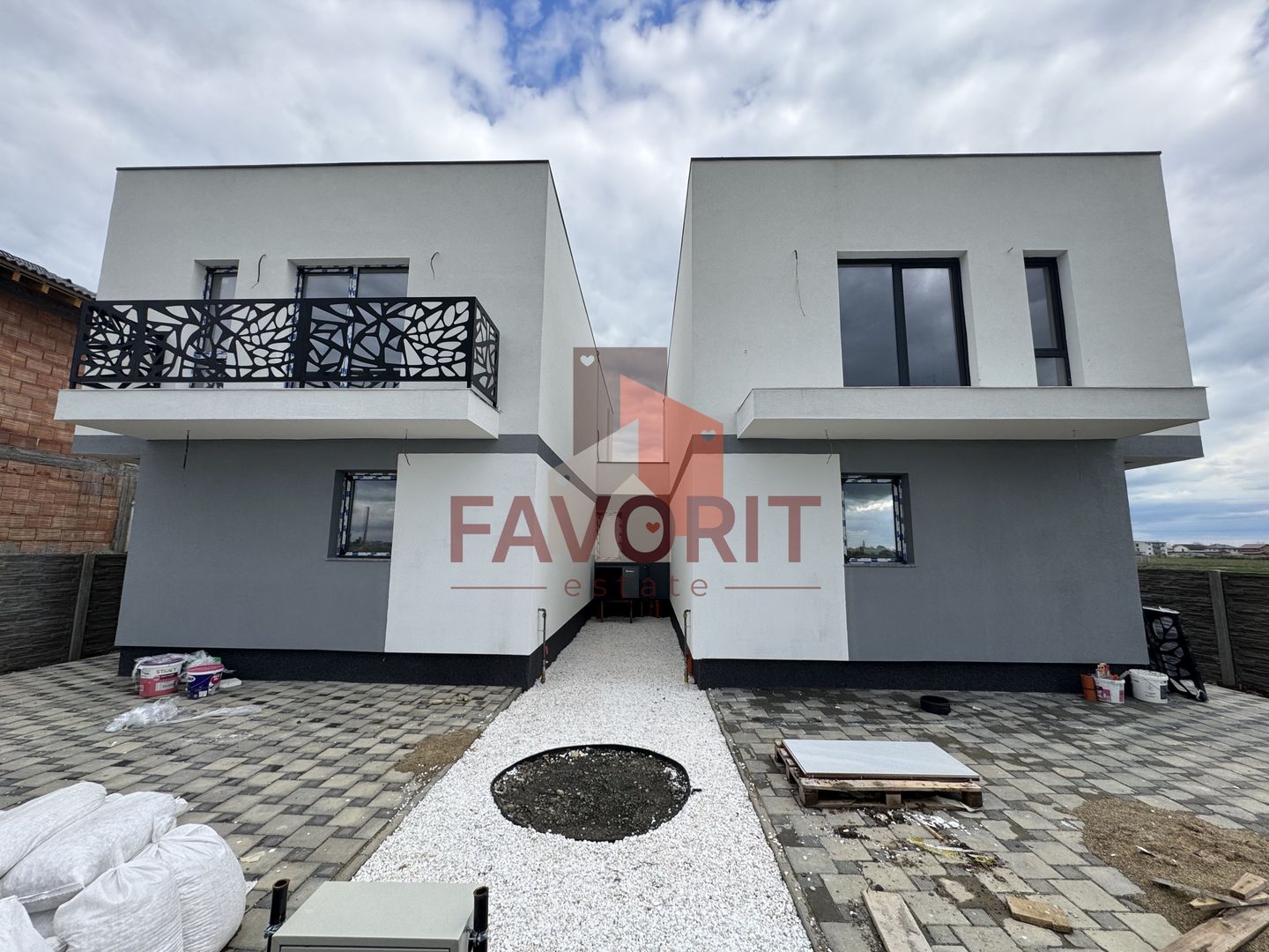 Comision 0%. Panouri si pompa de caldura. Despartit prin camera tehnica - Poză 1