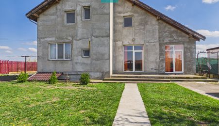 Casă cu 7 camere și teren generos în Șofronea