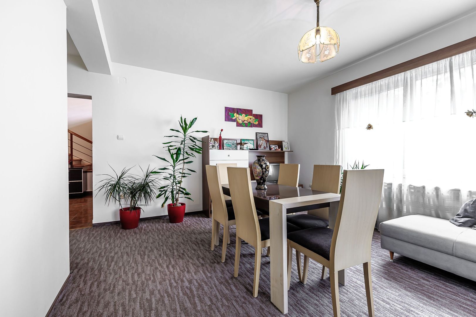 Casă generoasă cu două apartamente în Bujac - Poză 4