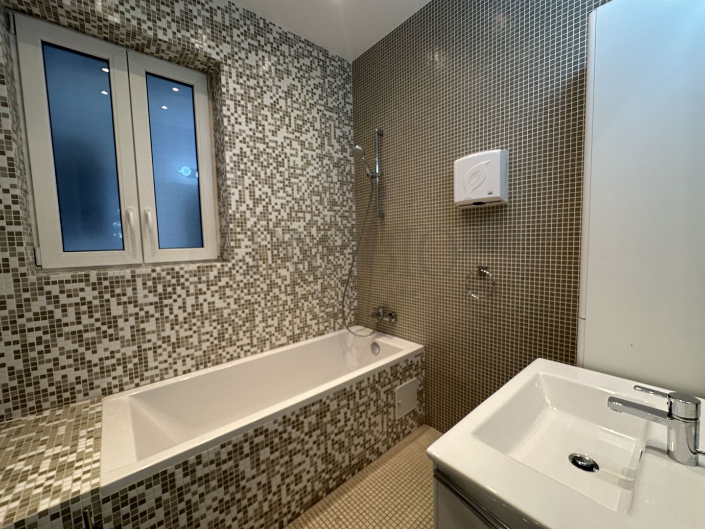 Vila Interbelica Restaurata | Capitale | Pretabil Birouri - Showroom - Poză 12