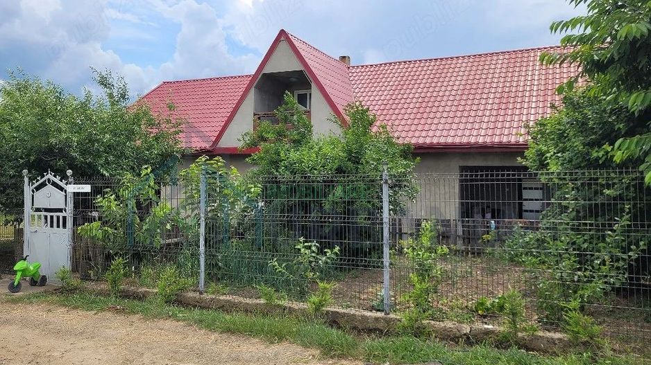 Casă de vânzare în Tăutești, la 14 km de Rond Copou, Breazu - Poză 2