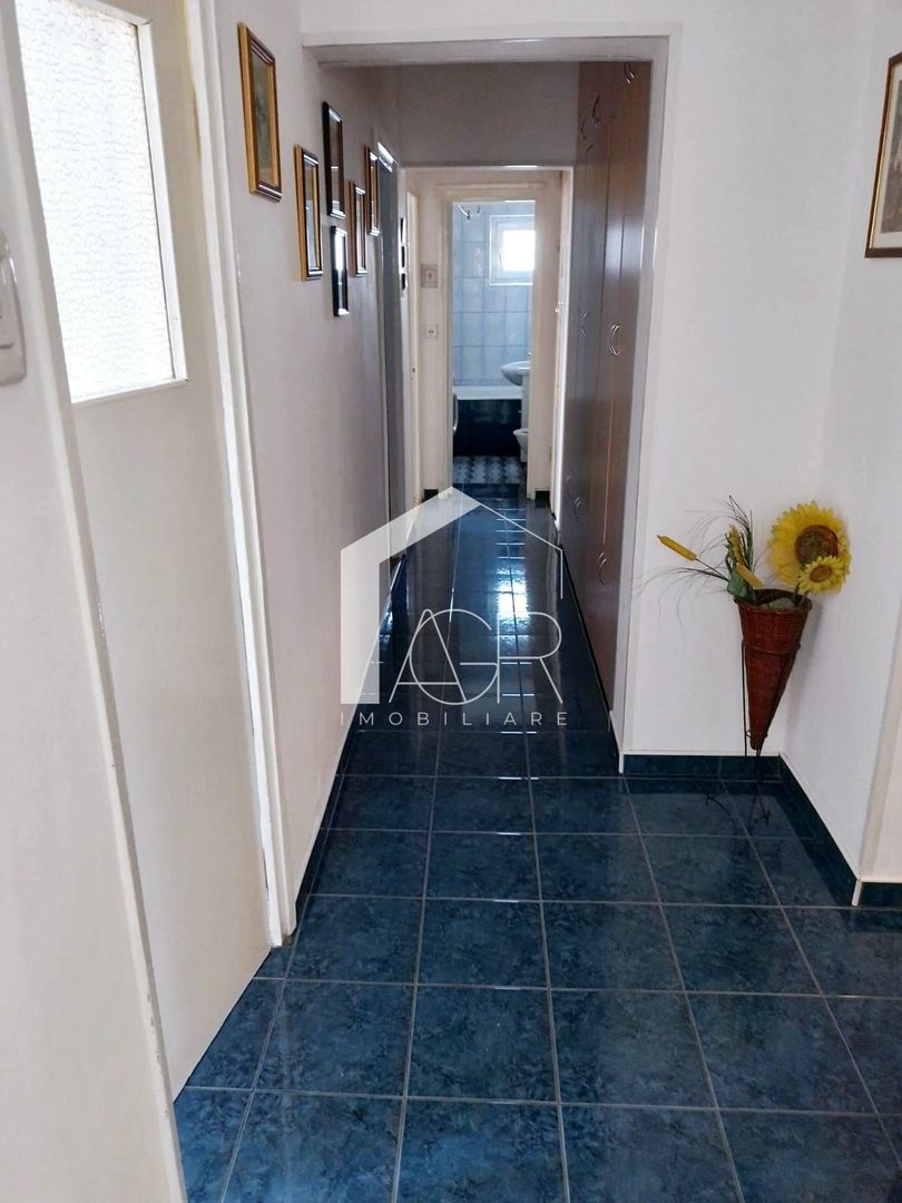 Apartament cu 3 camere, decomandat, zona Republicii - Poză 6