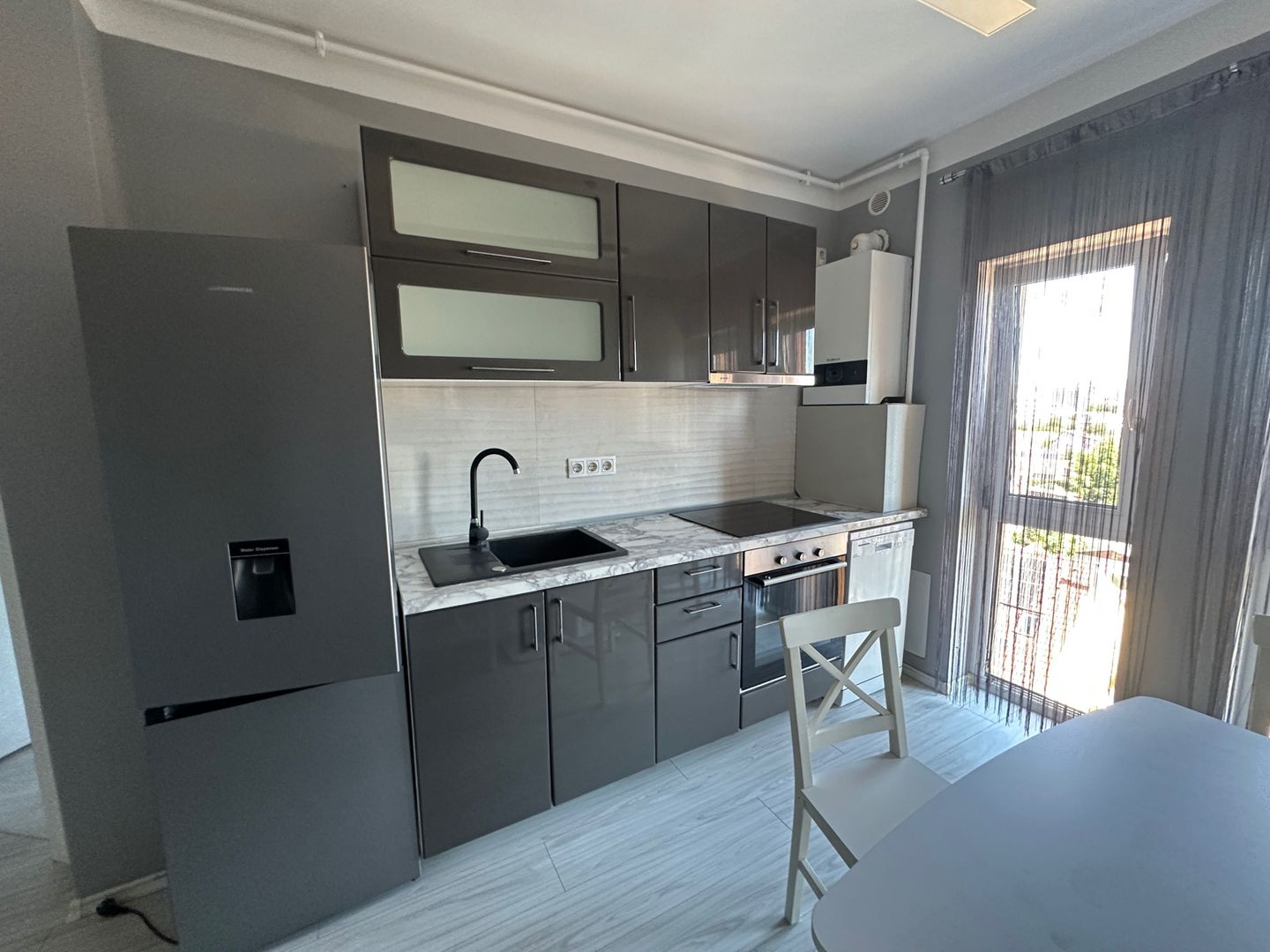 🏡 Apartament 3 camere, finisat modern, cu parcare subterană inclusă – - Poză 7