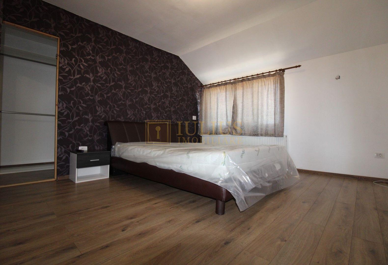 apartament la curte, 2 băi, loc de parcare, zona linistita, dressing - Poză 8