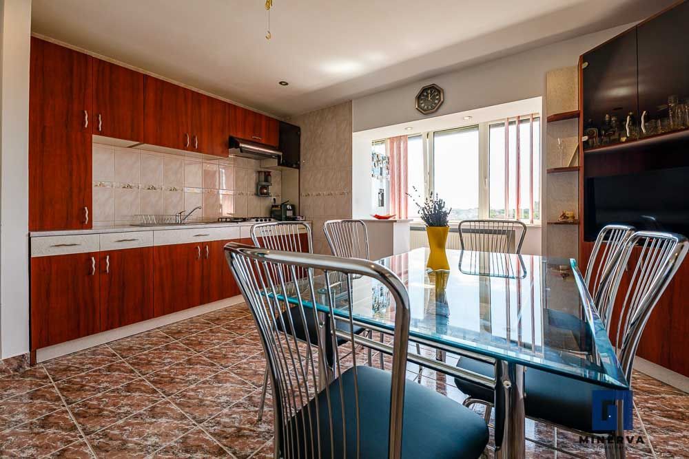 Apartament cu priveliste, 4 cam, decomandat – Zona Lipovei - Poză 6