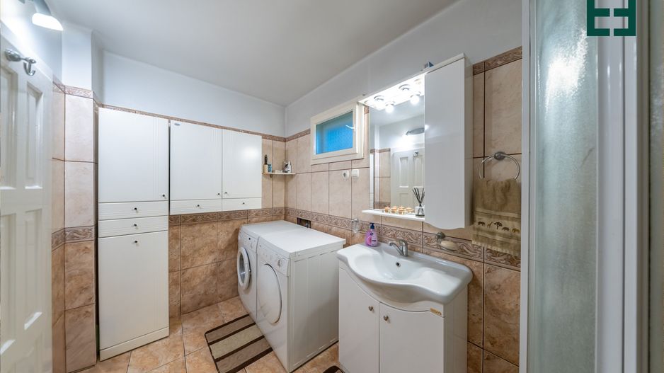 Casă spațioasă în orașul Pâncota județul Arad - Poză 13