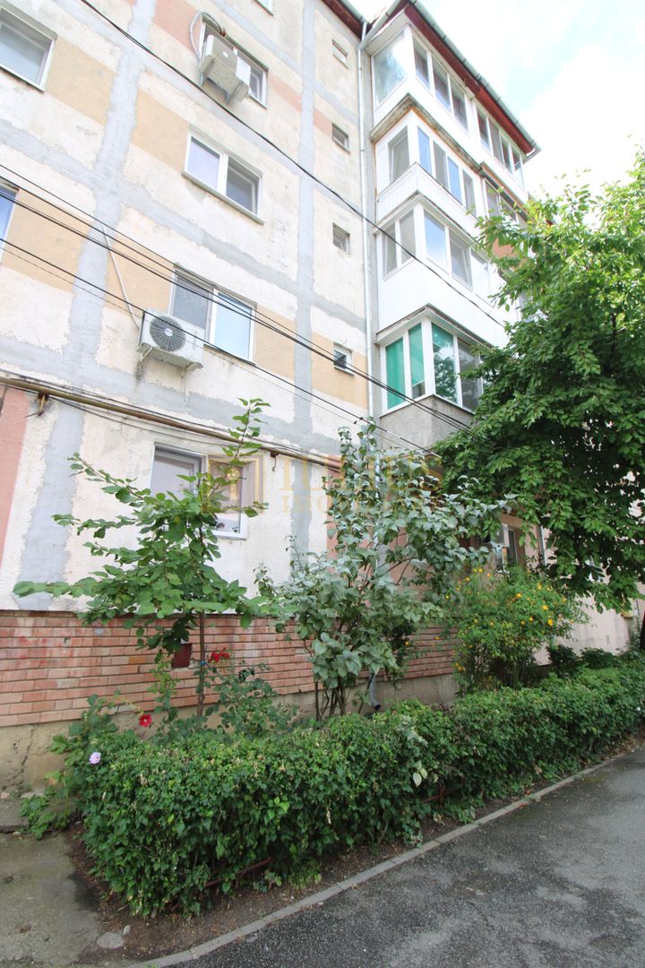 Zona Lipovei, 4 camere + 2 bai, centrala proprie - Poză 15